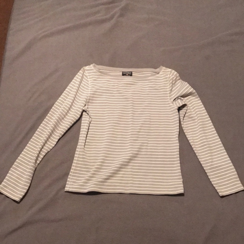 Polo size medium gray and white sweatshirt